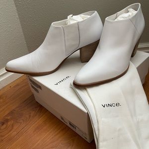 Brand New Vince Womens
Hamilton White Mid-Heel Ankle
Booties Size 11M